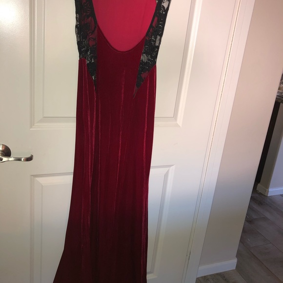 Gown red carpet - Picture 2 of 2